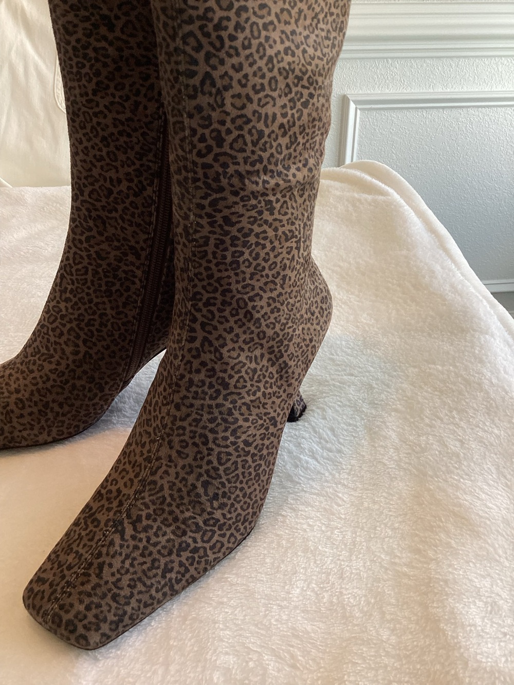 Jeffrey Campbell Knee High Boots Checkmate New 8 Cheetah Print Anthropologie - Picture 7 of 12